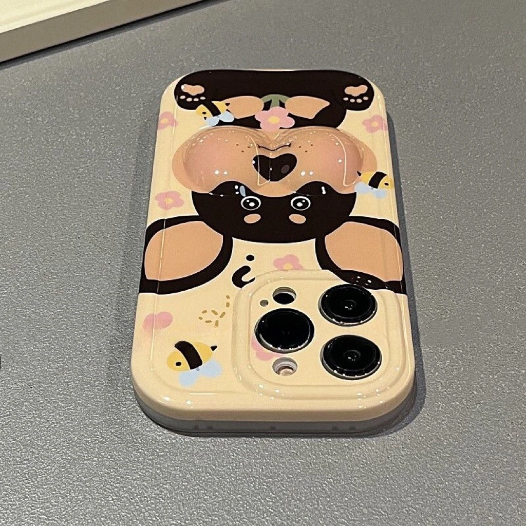 可爱蜜蜂小狗适用苹果13手机壳iPhone14Promax全包11新款12防摔软