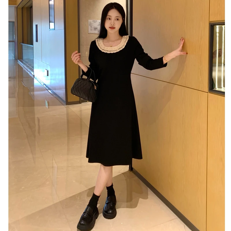 2025春秋新款大码胖mm遮肚显瘦小黑裙蕾丝花边拼接圆领连衣裙8894