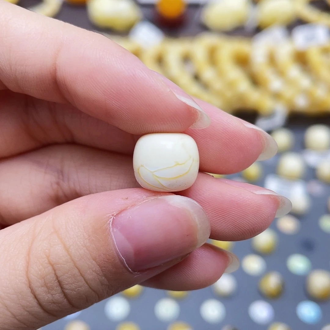 琥珀裸石未镶嵌蜜蜡老型11.1*9.8mm微瑕