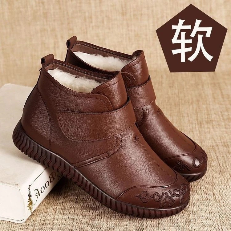 软底轻便加厚中老年妈妈棉鞋马丁靴加绒时尚百搭冬季女鞋短靴平底
