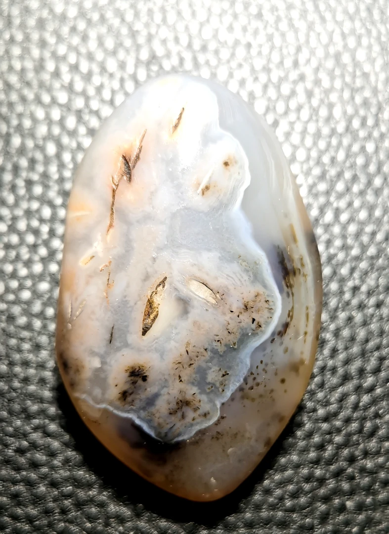 海洋玉髓籽料抛光天然原石，尺寸6公分，重80克。