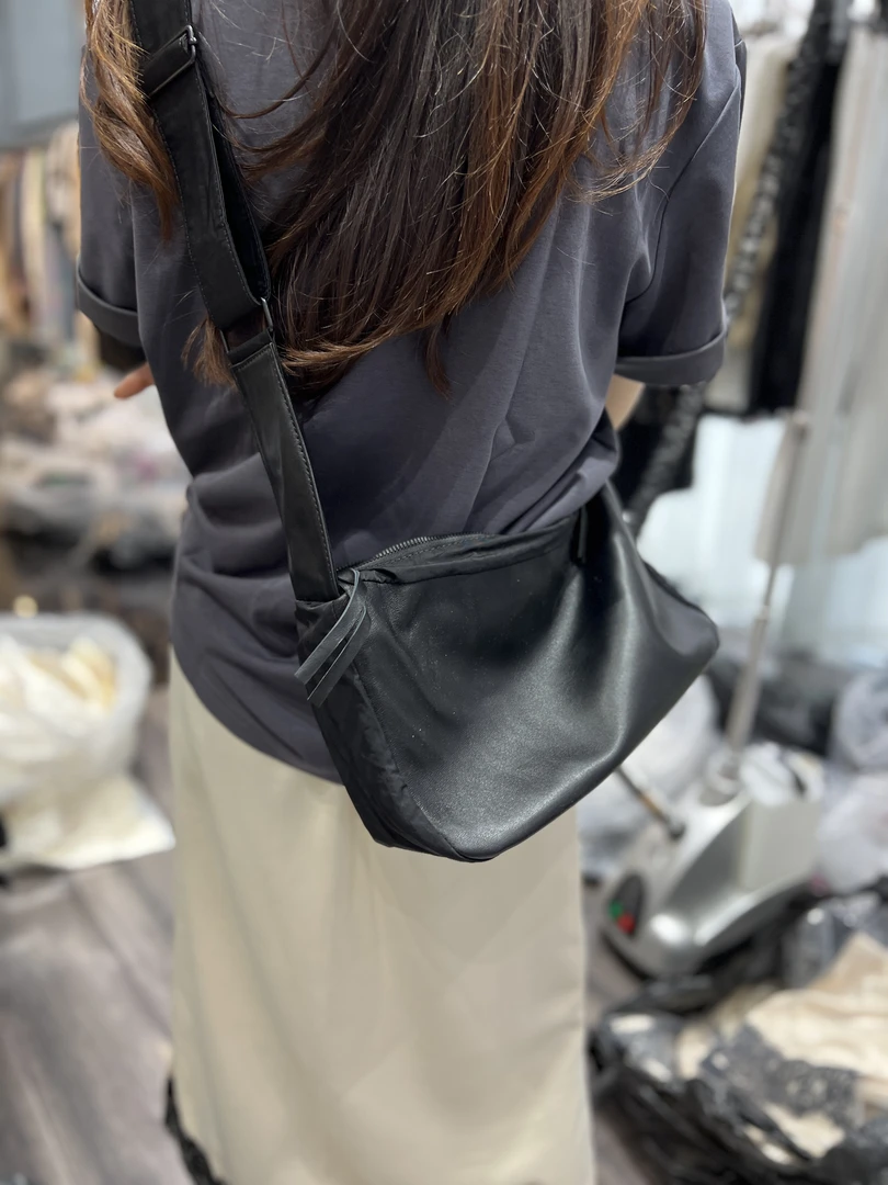 【柳青女装】黑色斜挎包