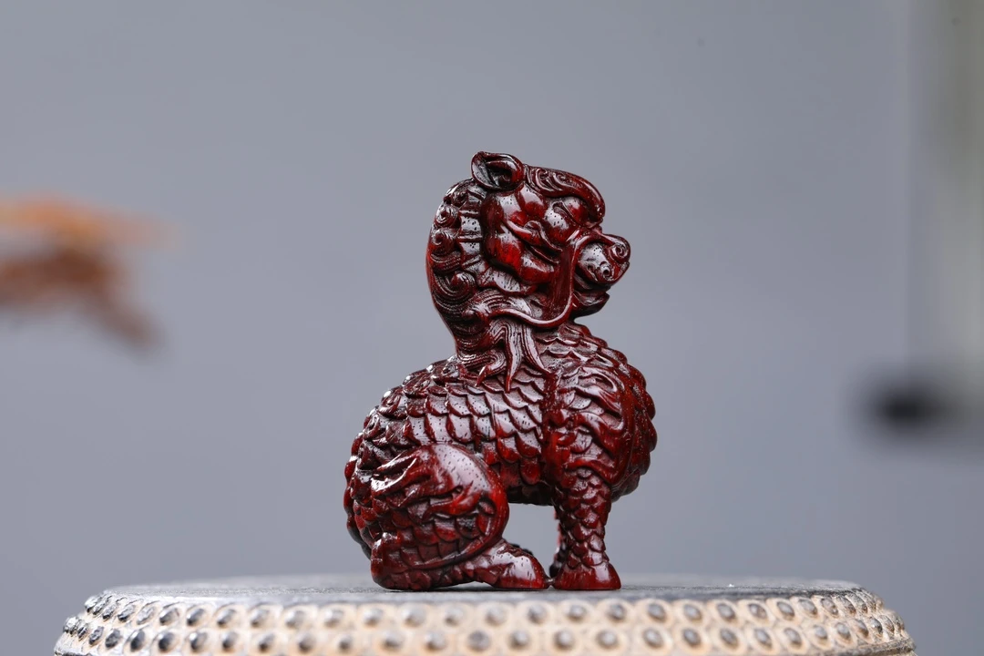 正宗印度小叶紫檀老料精工立体雕刻麒麟文玩手把摆件瑞兽高密