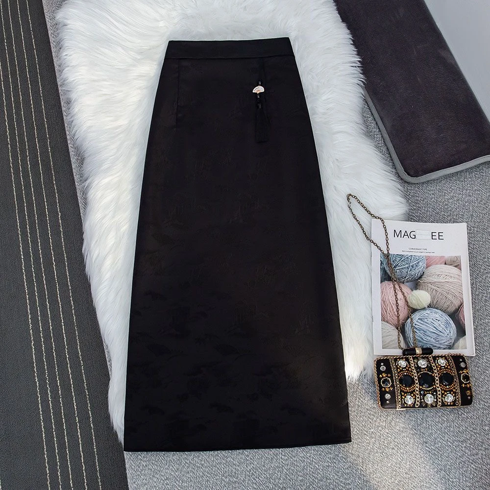 2024新中式风绸缎印花面料直筒A字版黑白两色后开叉中长款半裙