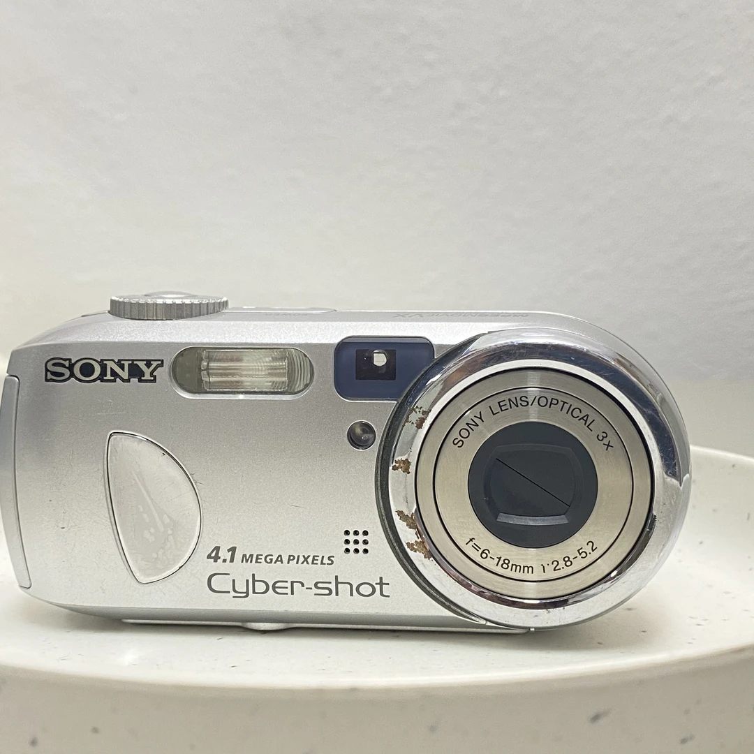 9新 Sony/索尼 索尼P73 410万像素3倍变焦自备5号电池和读卡器