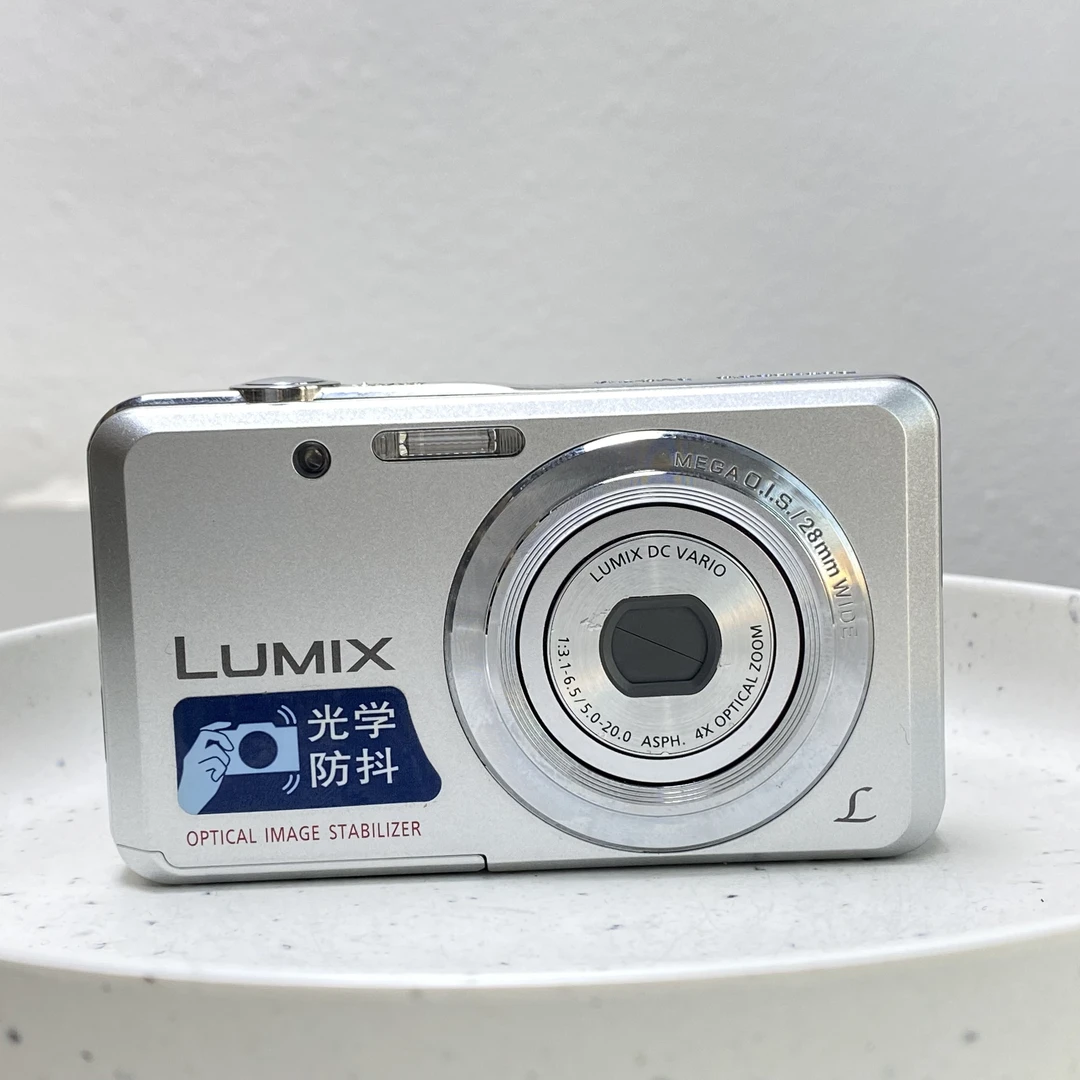 9新 Panasonic/松下 松下FH4 1400万像素4倍变焦数码ccd