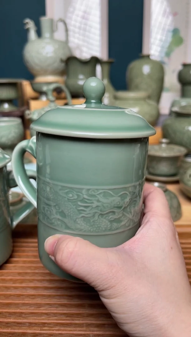 【闪购商品】瓷其他青瓷双龙纹饰办公杯