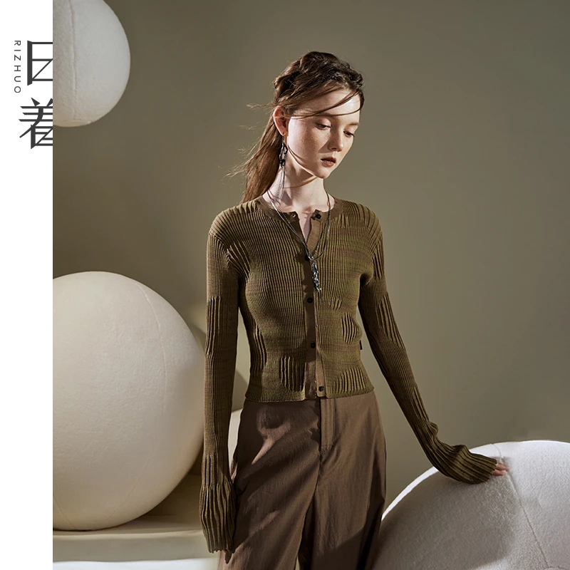 日着原创女装2025秋季新款混色坑条休闲圆领修身针织开衫RB3192M0