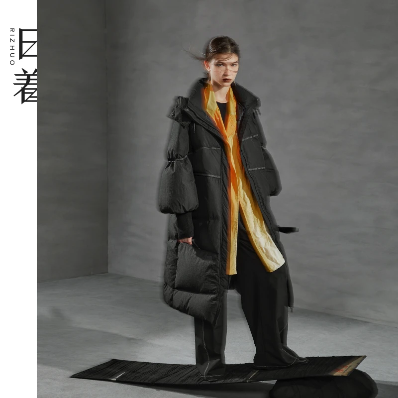 日着原创设计师女装冬季宽松高领可拆卸连帽长款羽绒服女RC8402Y0