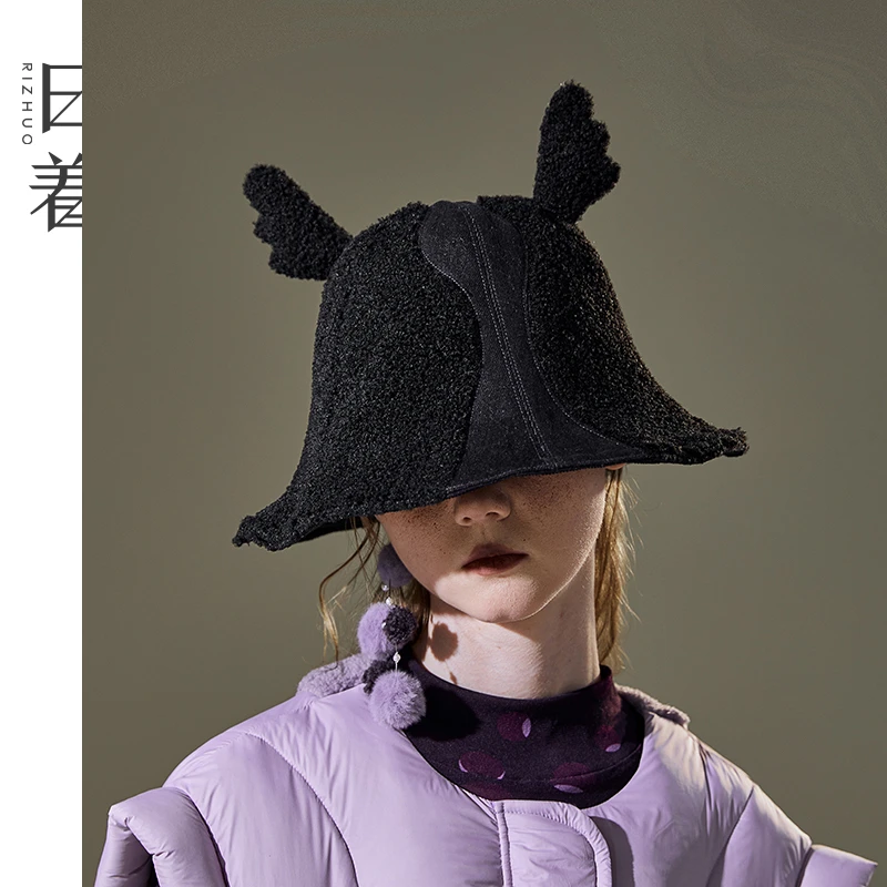 日着原创设计2024冬季新款羊羔绒拼接牛仔贱仔渔夫帽女RB8310P0