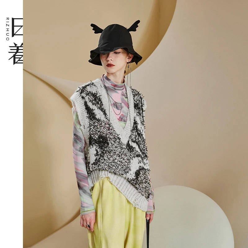 日着原创设计女装春秋无袖毛衣宽松撞色提花马甲梦蝶毛衫RC8390M0