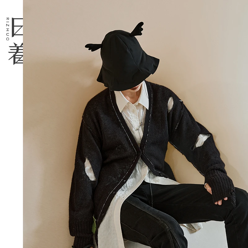 日着原创设计女装春秋宽松复古潮流破洞V领针织开衫外套 RC8189M0