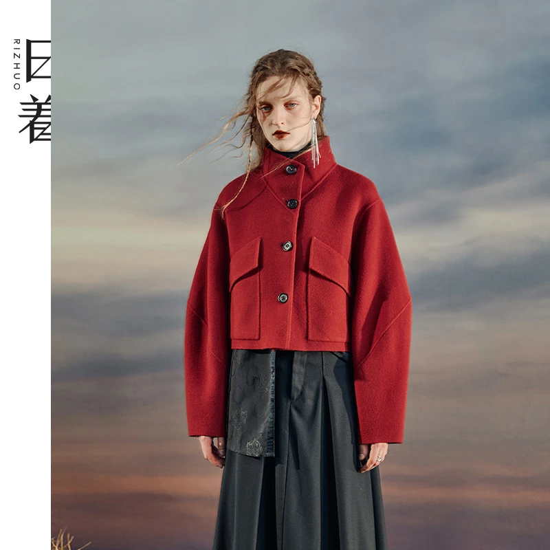 日着原创设计秋冬新款红色外套时尚立领短款羊毛呢大衣女RC8634D3