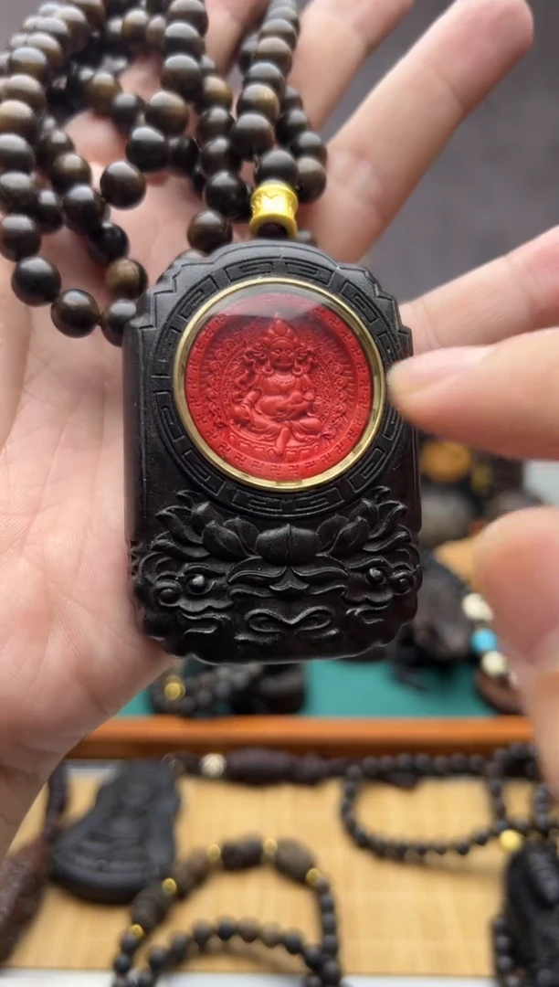 【闪购商品】贡木新品红色镶嵌款红财神吊坠赠送108颗