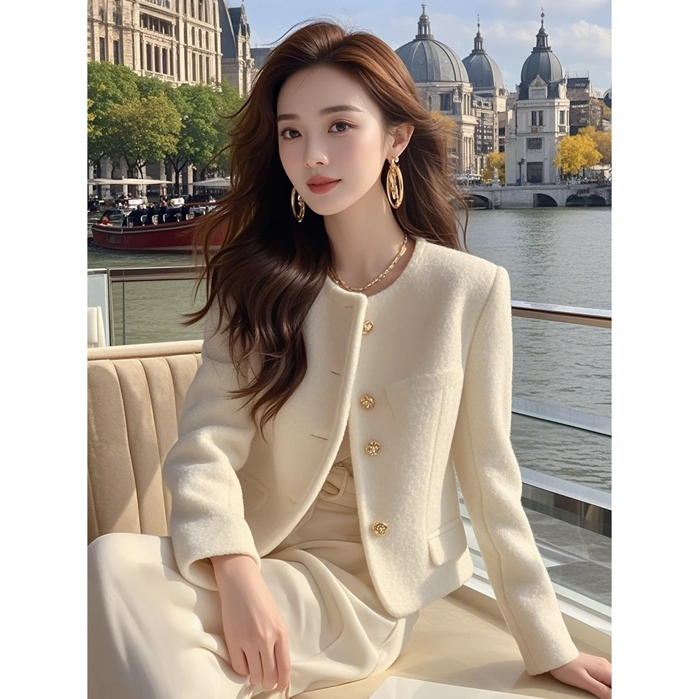 2024秋季气质名媛高端短款上衣女独特超好看小香风白色时尚外套