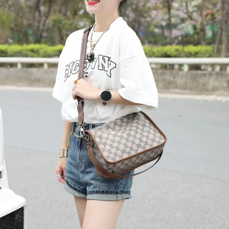 【现货】设计师款黑金系列时尚腋下包PVC醉牛醉斜挎包女大容量轻奢