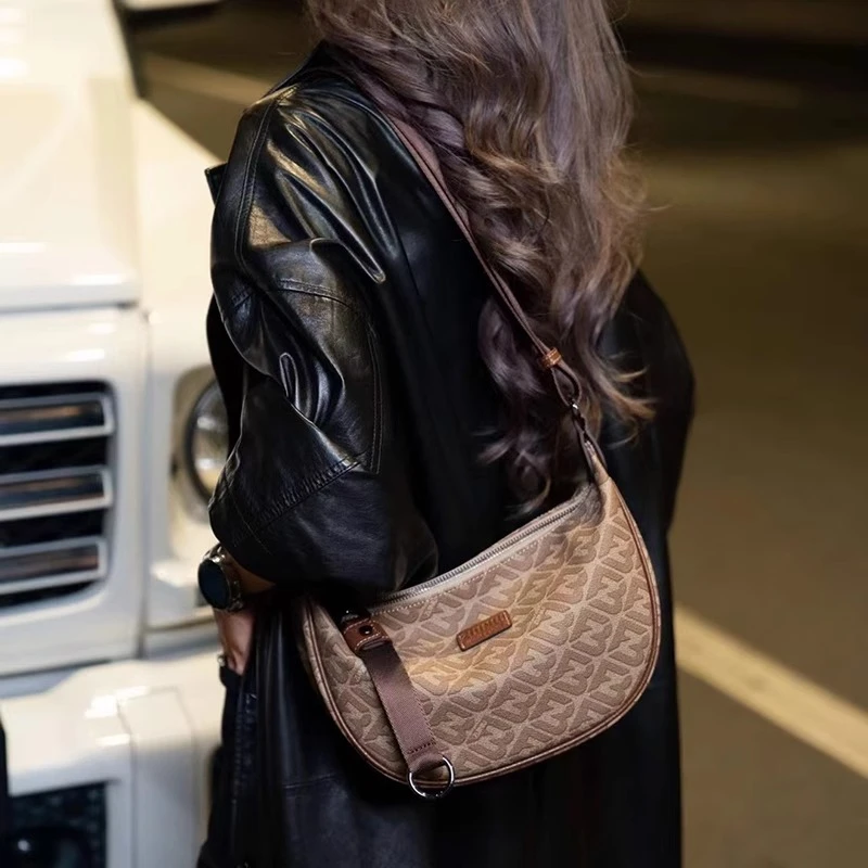 醉牛包包梦骄时代新款洋气月亮包腋下斜挎包时尚休闲女包轻奢女士