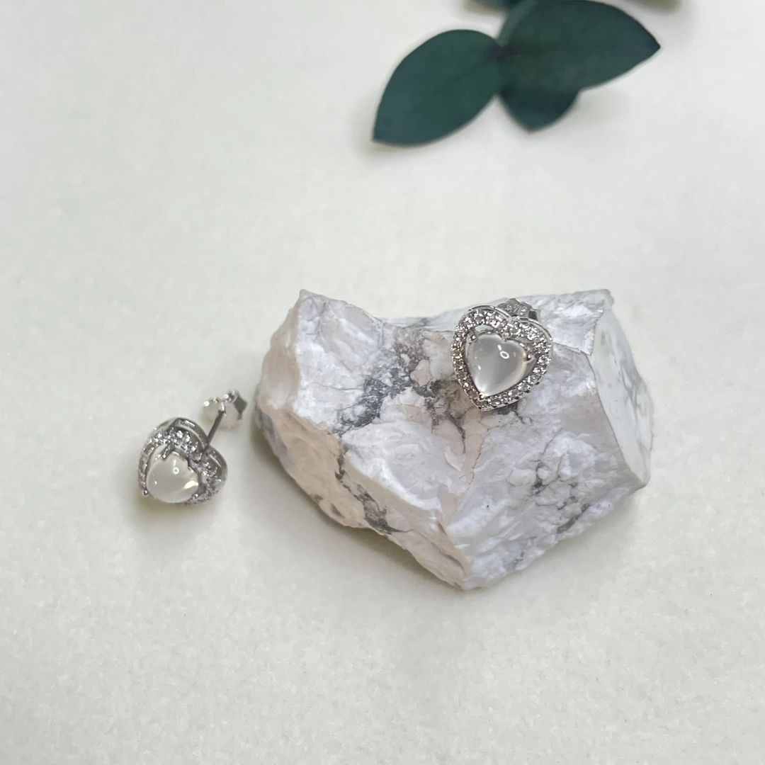 全新未使用  【六六中古】孤品简约月光石耳钉ap6377