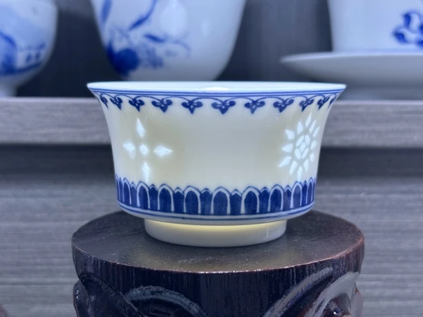 景德镇手雕镂空玲珑单杯手绘薄胎青花陶瓷缠枝宝相花主人杯茶杯