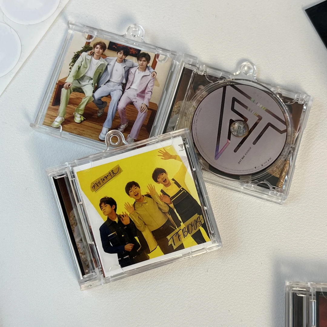 TFBOYS千玺刘艳芬回望客厅狂欢周边迷你专辑NFC钥匙扣手工挂件