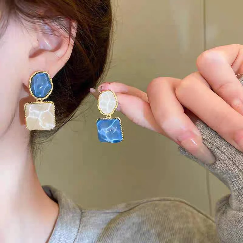 铜合金耳饰 C轻奢气质不规则蓝色耳钉水波纹撞色夸张耳饰E1517