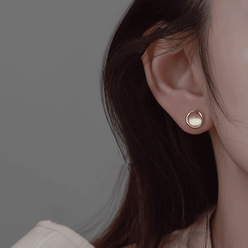 铜合金耳饰 简约气质圆形耳钉小巧设计感轻奢通勤百搭耳饰E759