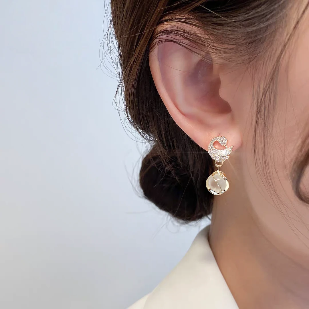 铜合金耳饰 复古简约天鹅耳坠时尚百搭气质优雅通勤个性耳饰E1761