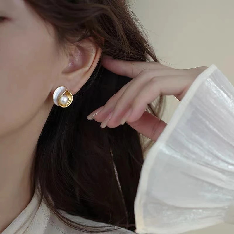 铜合金耳饰 S简约气质珠珠耳钉设计感弧形百搭通勤温柔耳饰E023