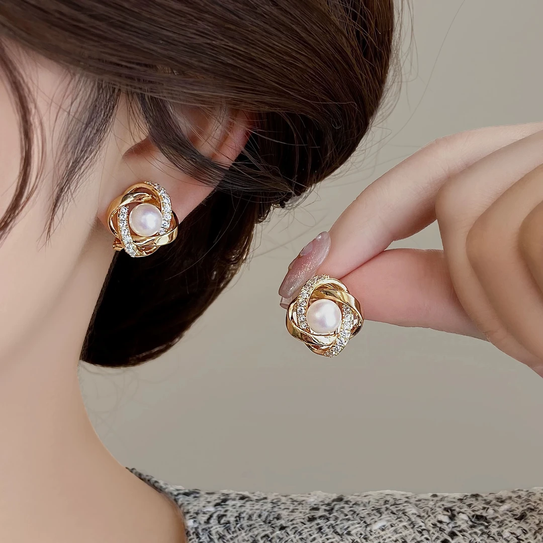 铜合金耳饰 A小众轻奢时尚超闪精致缠绕珠珠耳扣女高级感耳饰E352