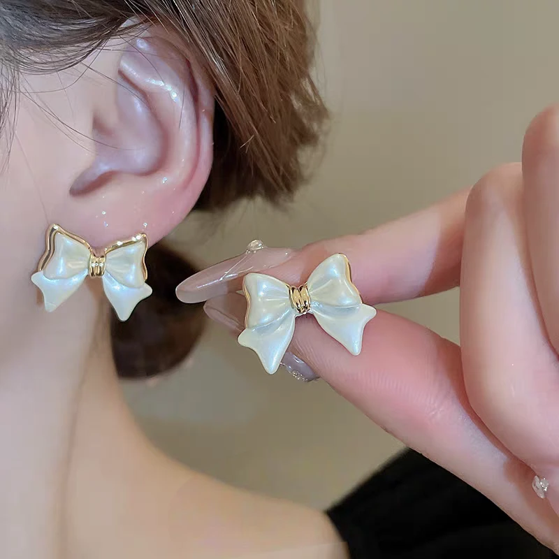 铜合金耳饰 复古白色蝴蝶结耳钉宫廷风气质时尚百搭优雅耳饰E2334