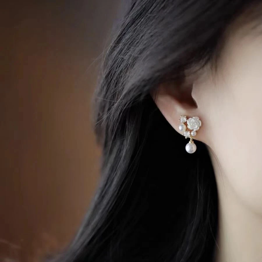 铜合金耳饰 S优雅白玫瑰耳坠复古短款小众法式花卉轻奢耳饰E1981