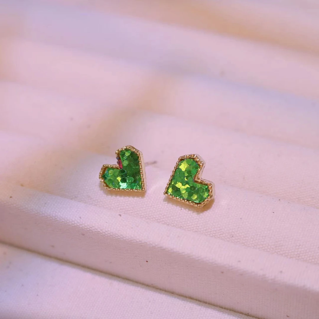 铜合金耳饰 小巧绿色爱心耳钉超闪百搭简约复古时尚心形耳饰E683