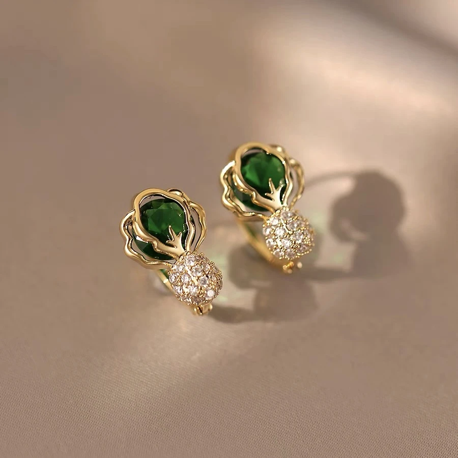 铜合金耳饰 A优雅设计感白菜耳扣气质百搭轻奢精致个性耳饰E649