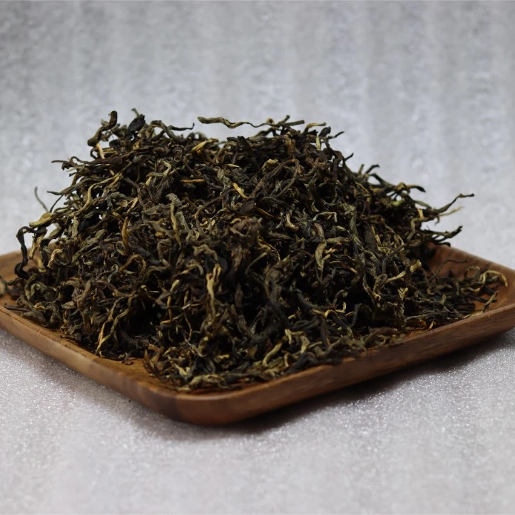 泳祺浩古树晒红品得晒红茶，方知初恋春。初尝一抹涩，再品甘露醇