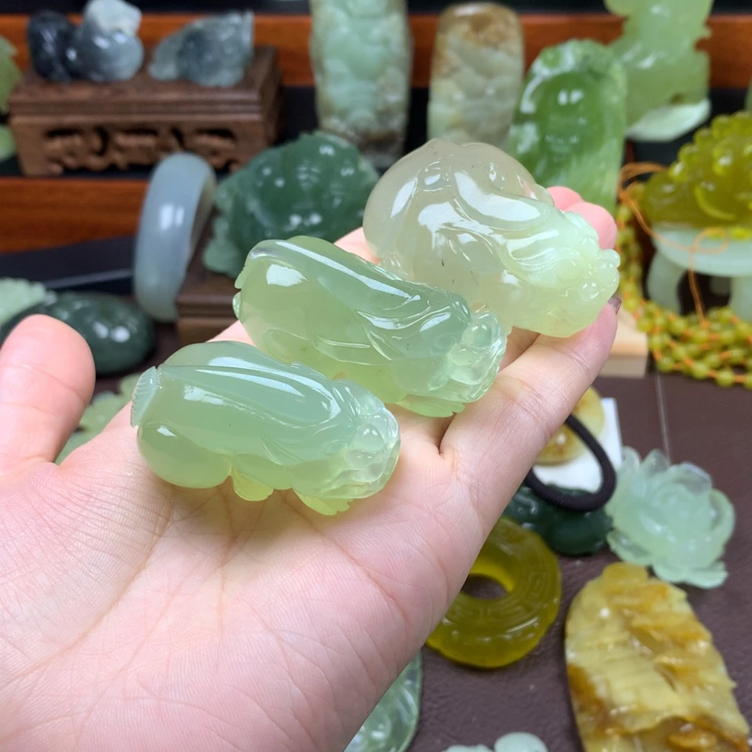 岫玉手把件未镶嵌D**y