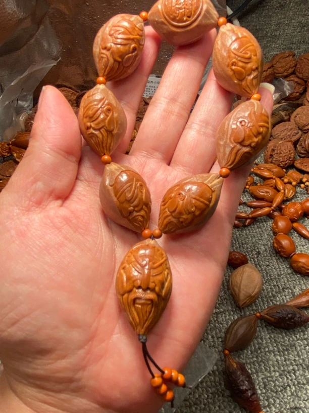 苏工核雕纯手工留刀痕关公手串，大尺寸梅林大核，2。2x3.4左右