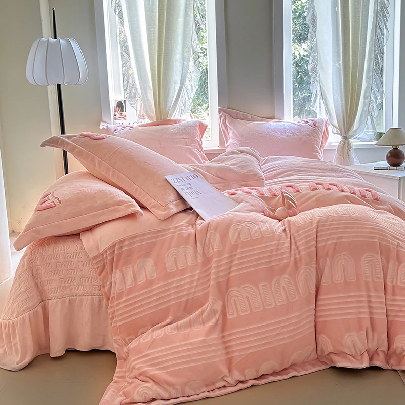 高克重全工艺全消光牛奶绒雕花四件套加厚牛奶绒保暖夹棉床盖款