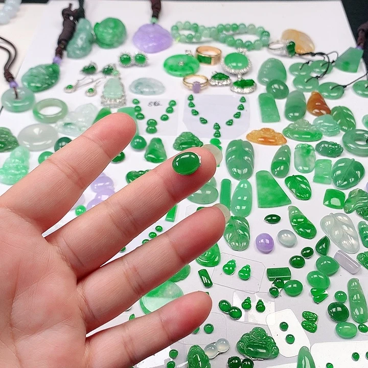 翡翠颈饰未镶嵌一****牛翡翠