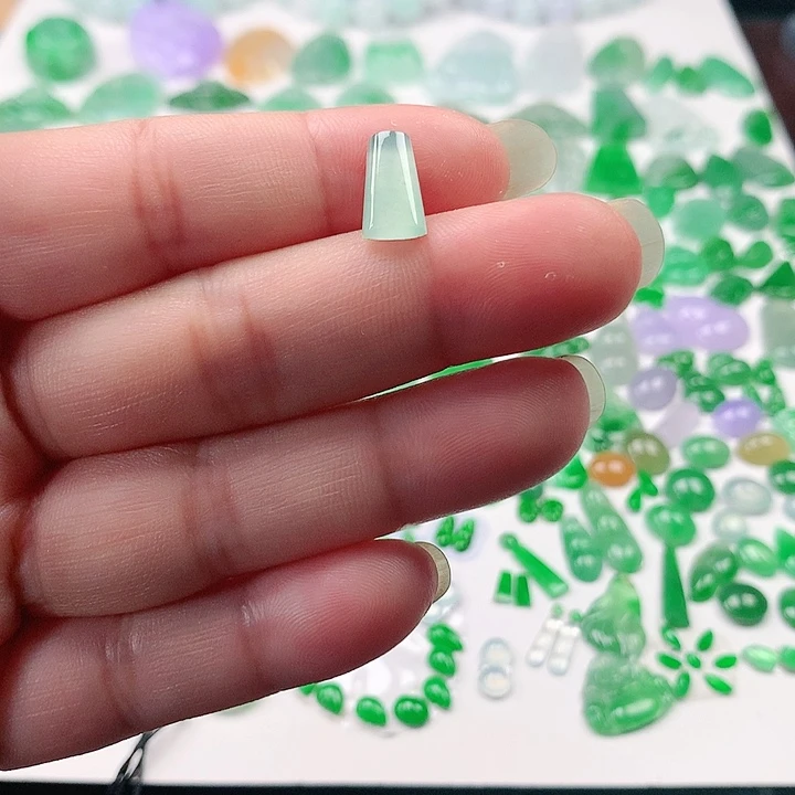 翡翠颈饰未镶嵌翡翠