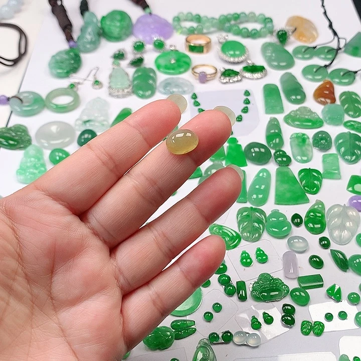 翡翠颈饰未镶嵌翡翠