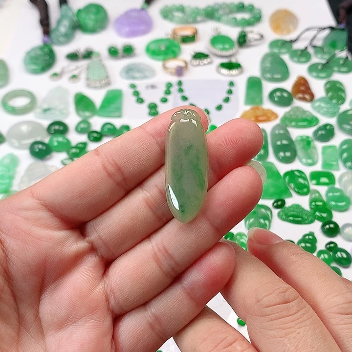 翡翠颈饰未镶嵌翡翠