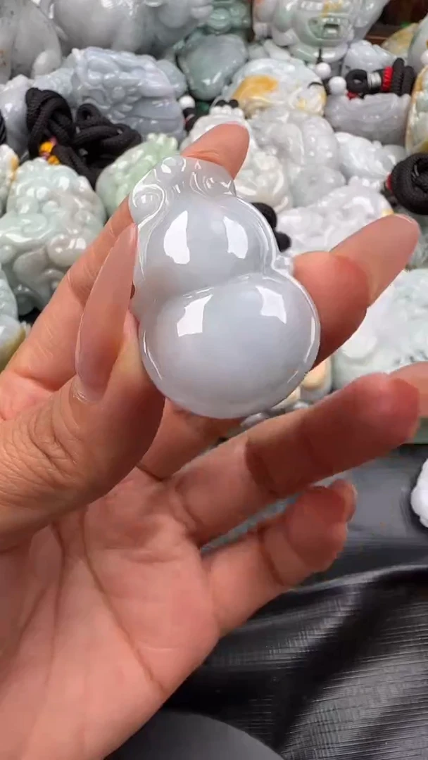 【闪购商品】翡翠挂件未镶嵌把把壶