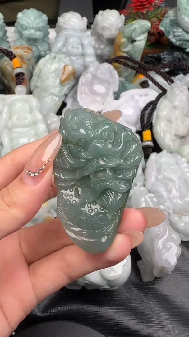 【闪购商品】翡翠挂件未镶嵌龙牌