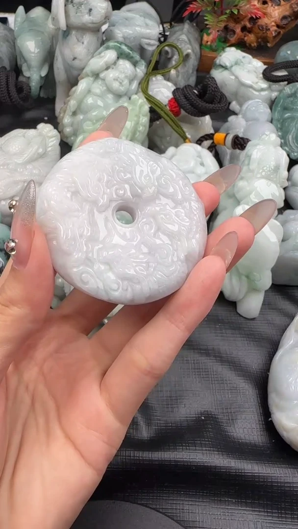 【闪购商品】翡翠挂件未镶嵌九龙