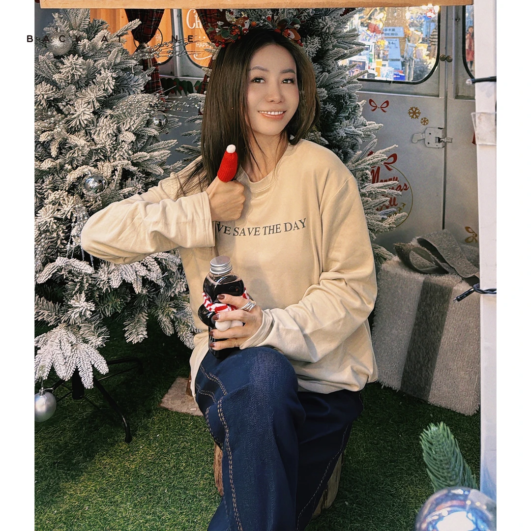 BackAtOne  “爱意共生”轻暖感米黄色字母圆领长袖T BDF-1AB152D-K