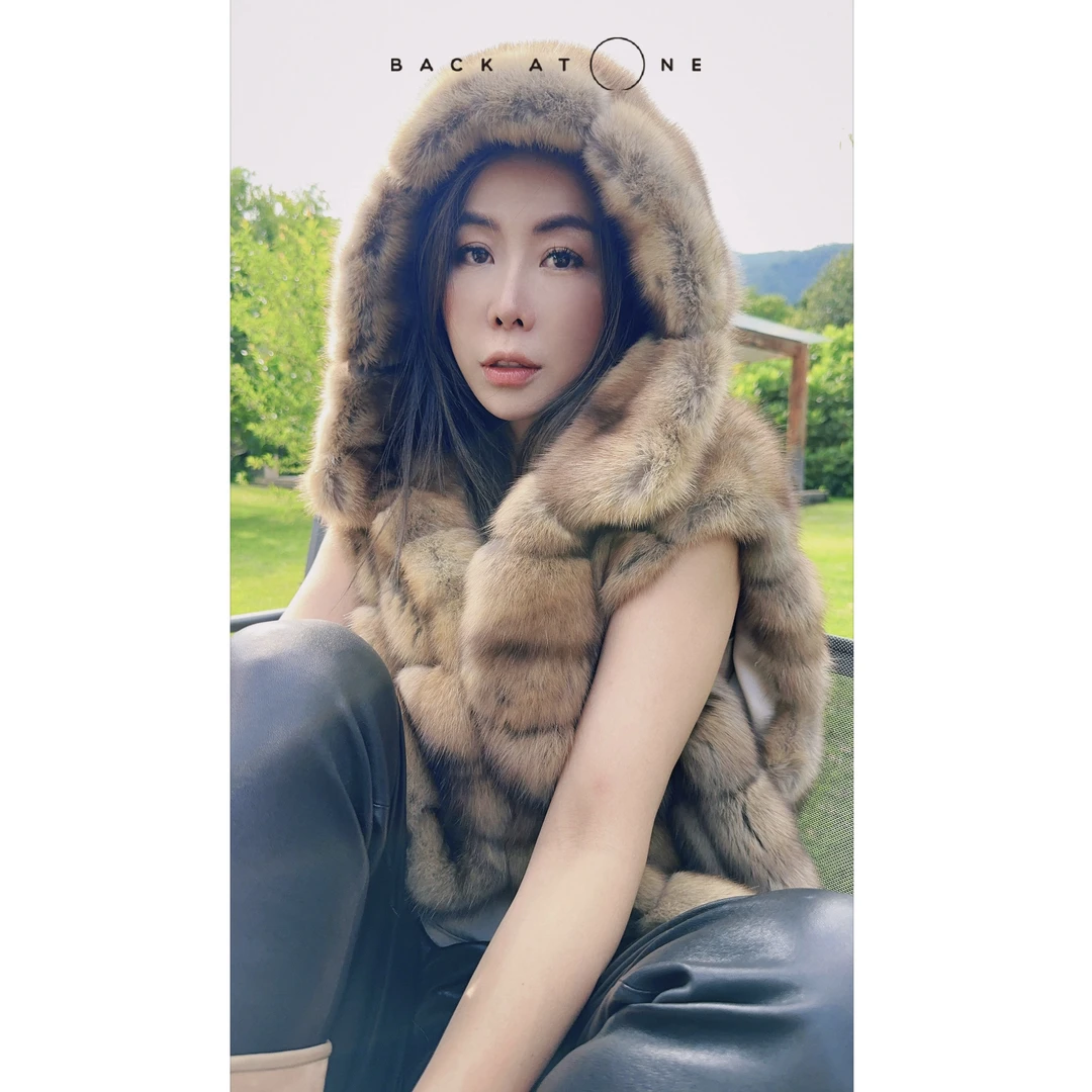 BackAtOne “灿烂千阳”时尚进口紫貂连帽马甲 BEF-1GE267K-K