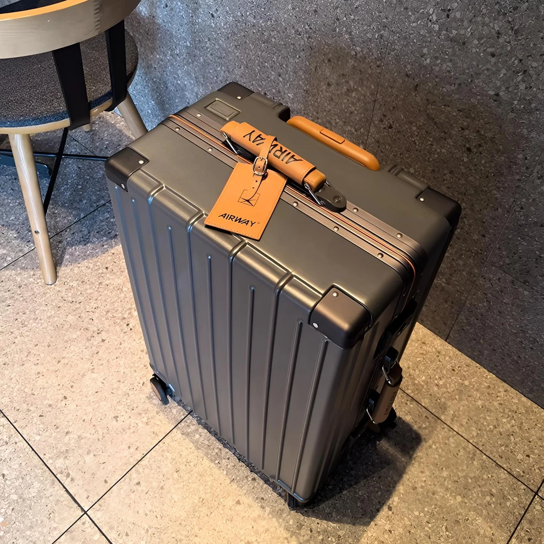铝框行李箱拉杆箱女pc材质耐磨多功能可充电28寸旅行箱20寸登机箱