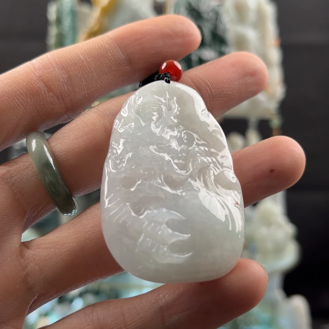 翡翠颈饰未镶嵌龙牌