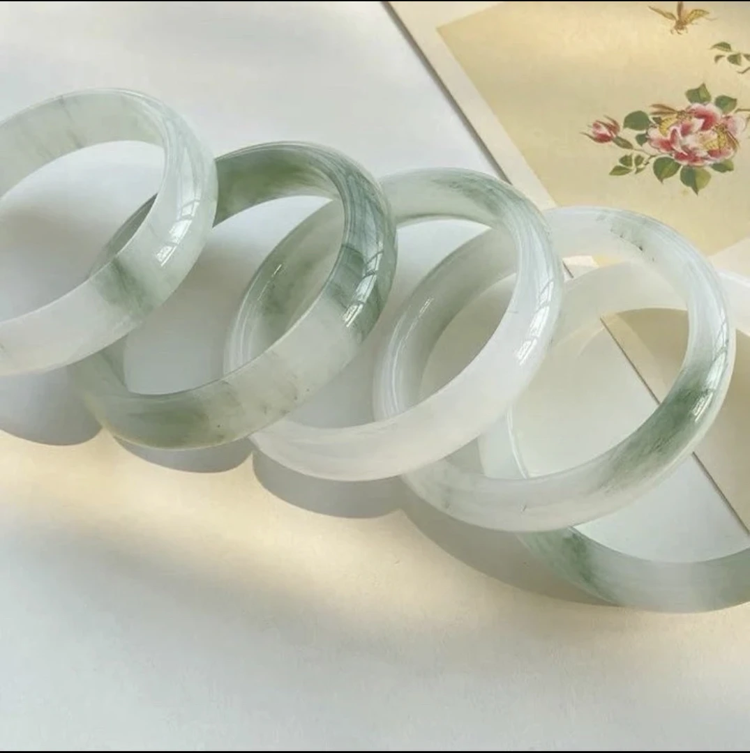 高品质天然天山翠白色手镯绿色少女冰透水润（多样性发货拍一发一）