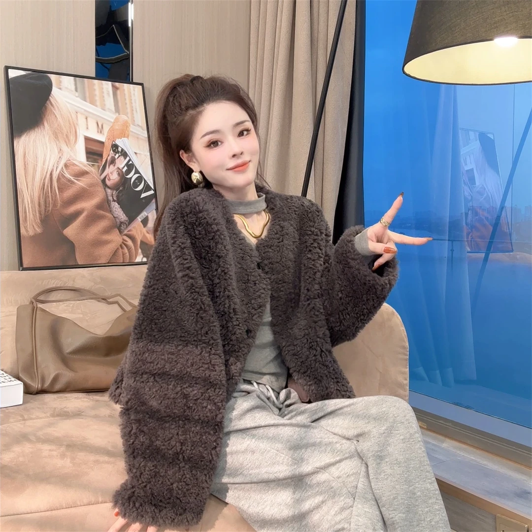 【晓溪服饰】2024秋冬新款高级感V领毛绒绒保暖宽松加厚上衣女2922